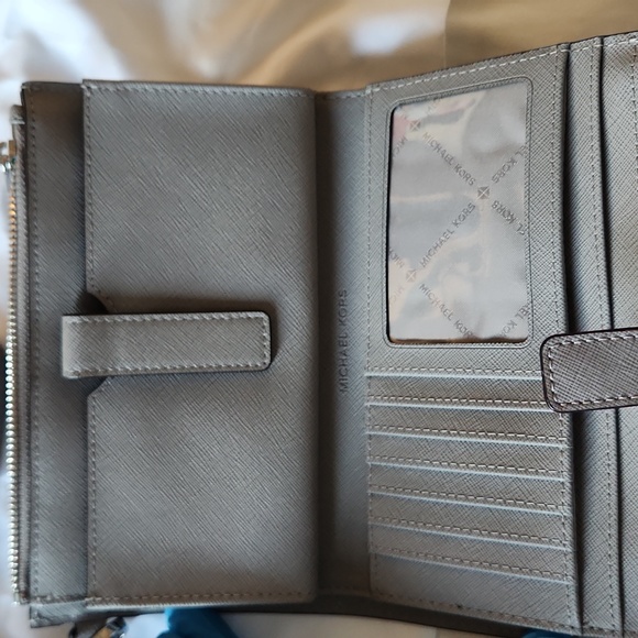 Michael Kors wristlet - Picture 3 of 6